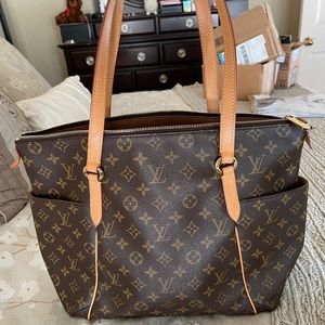 Authentic Louis Vuitton Totally MM